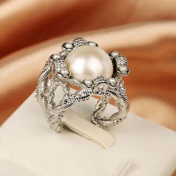Sterling Silver Pearl Exaggerated Ring - Picture 10 of 10